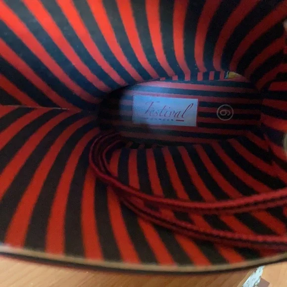 SOLD Hunter Festival Black and Red Laceup Rain Boots - Picture 6 of 6